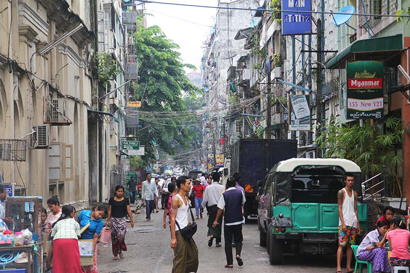 Uma rua em Myanmar - Viagem em família Myanmar