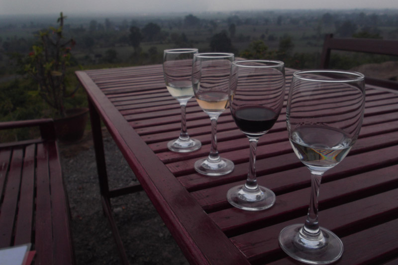 viajes a myanmar - wine