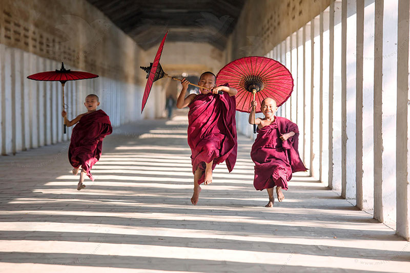 Ninos-monjes-en-myanmar-viajes