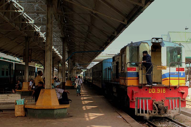 Estrada De Ferro Circular De Yangon - Turismo no Myanmar