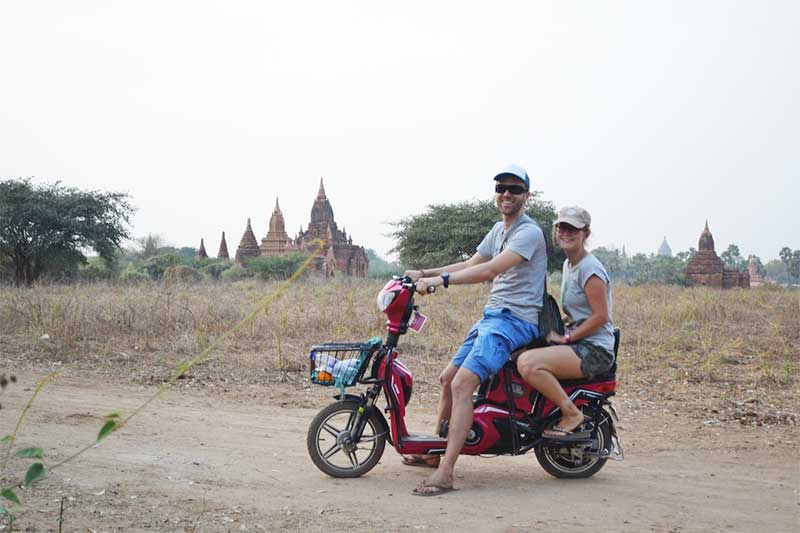 Pedalar em torno da cidade velha de Bagan - Viagem em família Myanmar