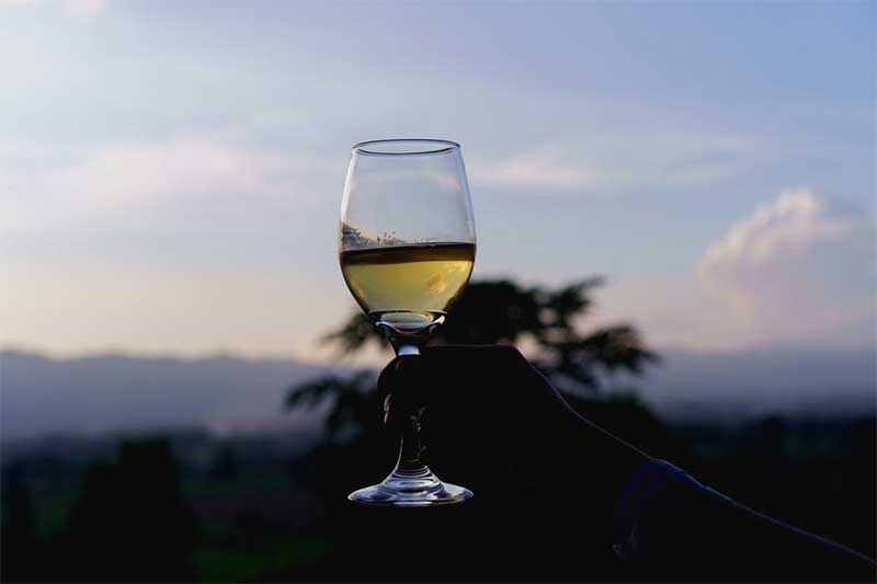 Desfrute de vinho em Inle, Mianmar