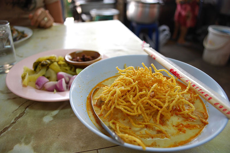 Comer algunos Khao Soi, Tailandia Vacaciones