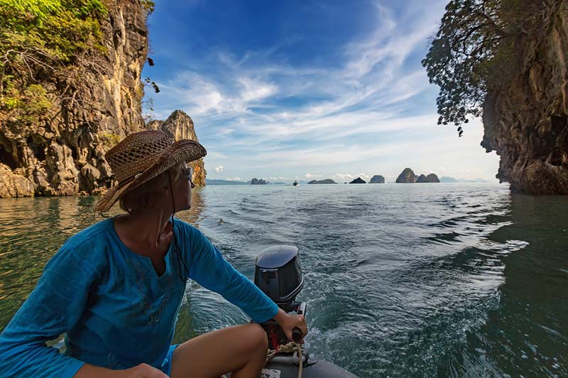  Paseo en bote en la bahía de Phang Nga, Tailandia