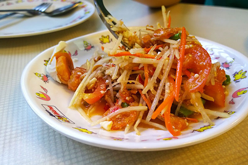 Salada de mamão - Comida Tailandesa