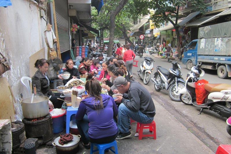 vida en el barrio antiguo de Hanoi