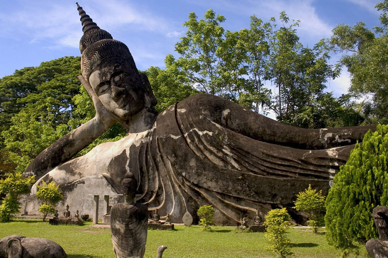 Viajar a Laos - parque de Buda