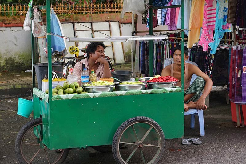 Comer comida y bebida de Myanmar Vacaciones