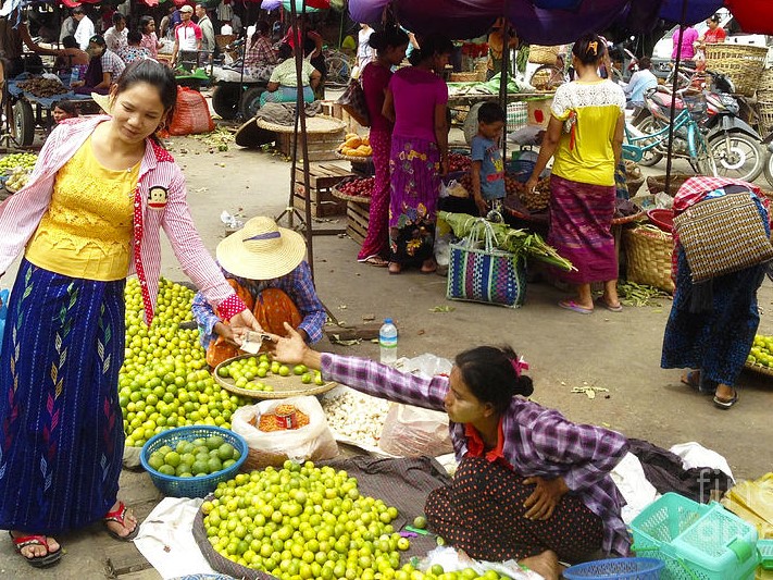 Mercado de Zay Cho en Mandalay, Myanmar