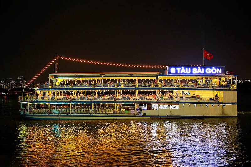Visitar a Vietnam, Cena en crucero por el río Sai Gon
