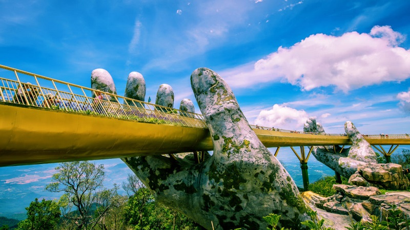 Puente de oro en Da Nang, Vietnam