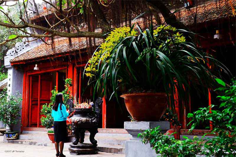 Templo de Ngoc Son en Vietnam Vacaciones
