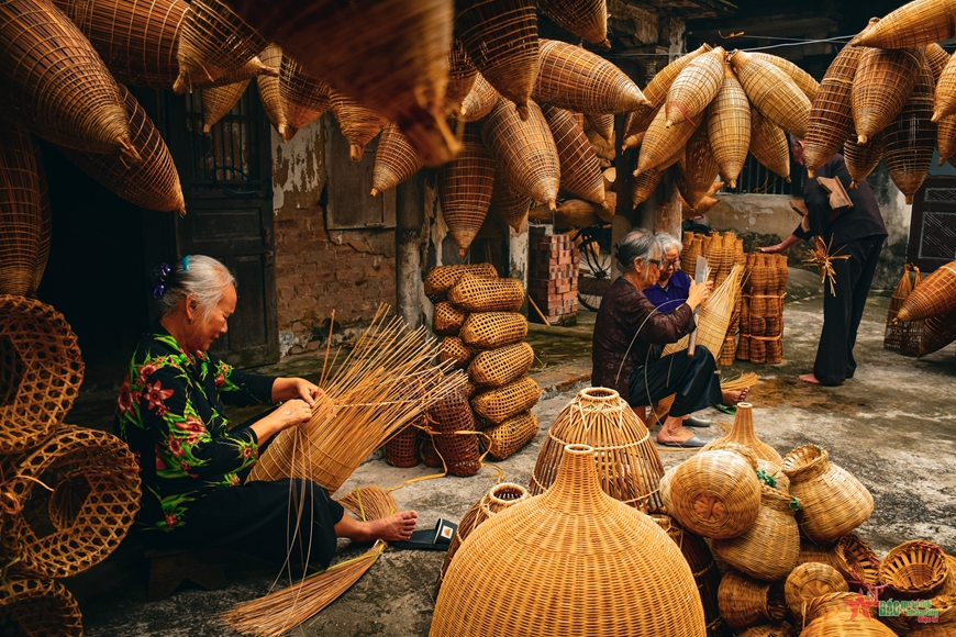 La tejeduría de cestas de pesca de bambú en Hung Yen