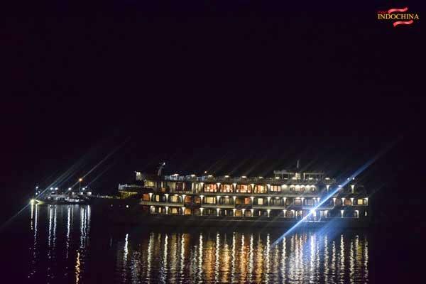 84dc http://viajeindochina.com/destinos/vietnam/bahia-de-halong.html