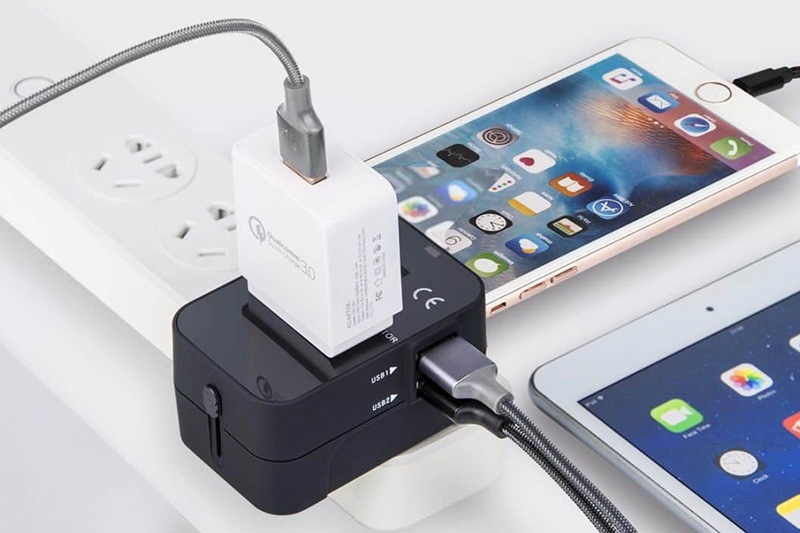 Adaptador de viaje y dispositivos electrónicos en Vietnam