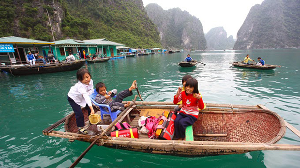 Aldea flotante en Halong Bay