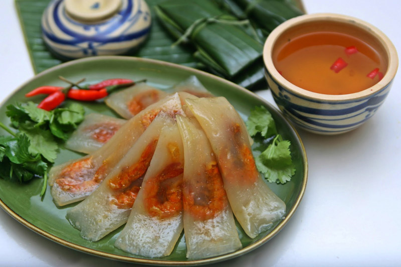 Bola de masa hervida clara con camarones y carne de cerdo Comida Hue Banh Bot Loc