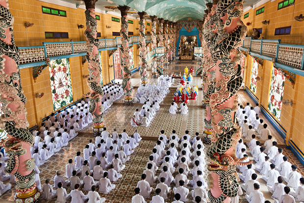 EL CAO DAI, UN CURIOSÍSIMO CULTO RELIGIOSO