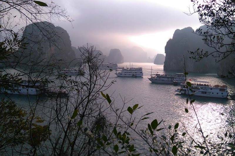 Descubre la mágica bahía de Halong Los mejores lugares para un viaje de familiar en Vietnam
