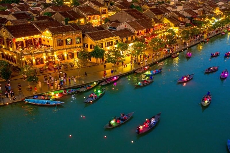 hoi-an-noche-faroles-barcos-rio-vietnam