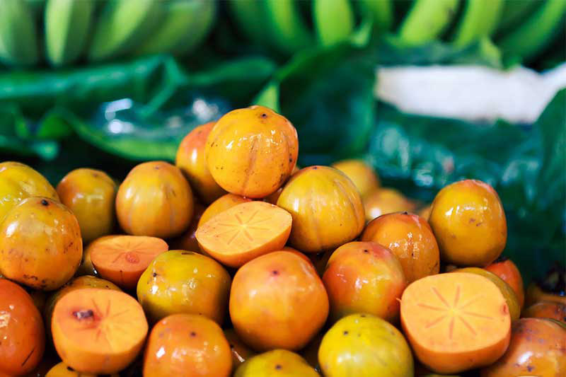 Caquis maduros en Hanoi - Viajar a Vietnam