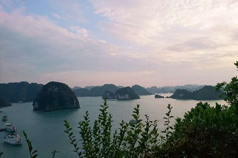 image3-1 Bahia de Ha Long por la tarde