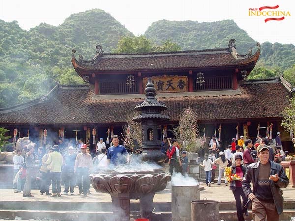 pagoda-huong1 http://viajeindochina.com/tipo-de-tour/classic-tours/