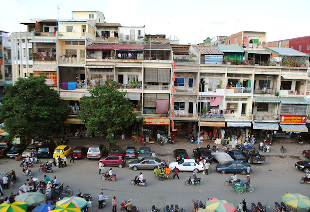 phnom-penh-cambodia-street-life