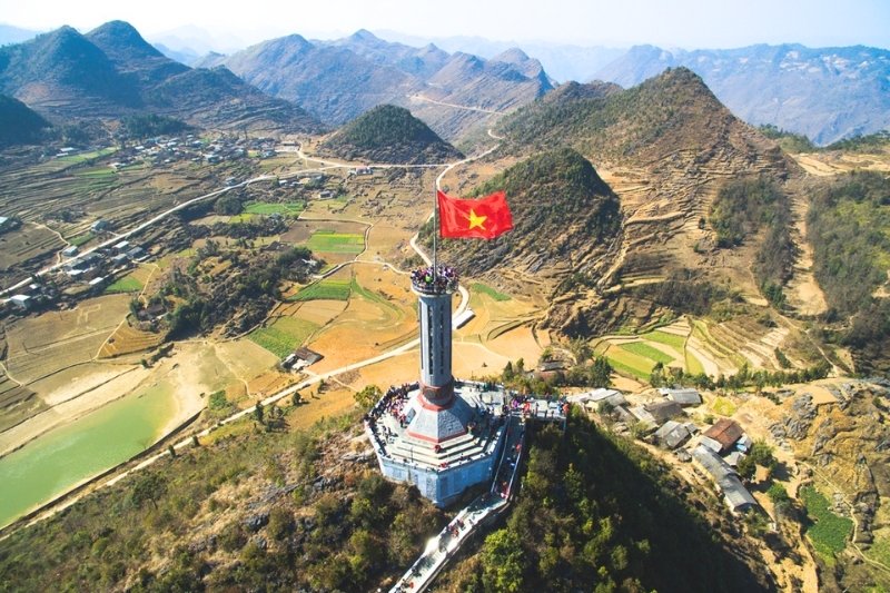 torre-de-la-bandera-de-lung-cu-orgullo-del-extremo-norte-de-vietnam