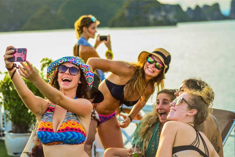 Adolescentes viajam para Vietnã Adolescentes viajam para Vietnã