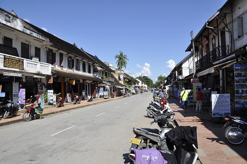 Rua em Luang Prabang - Laos Rua em Luang Prabang - Visitar Laos