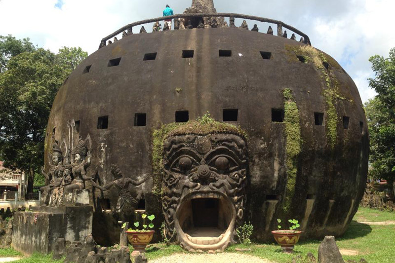 Boca do inferno – Wat Xieng Khuan – Viagens Laos
