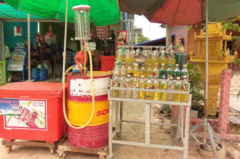 Estação de gasolina engarrafado no Camboja - Camboja Estação de gasolina engarrafado no Camboja - Descobrir Camboja