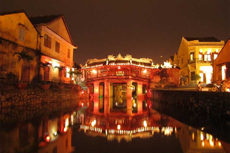Celebrar o Natal em Hoi An, Vietnã Celebrar o Natal em Hoi An, Vietnã