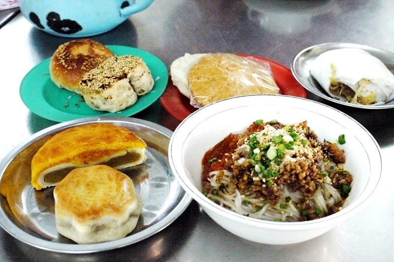 Comida em loja de chá birmanês - Visitar Myanmar