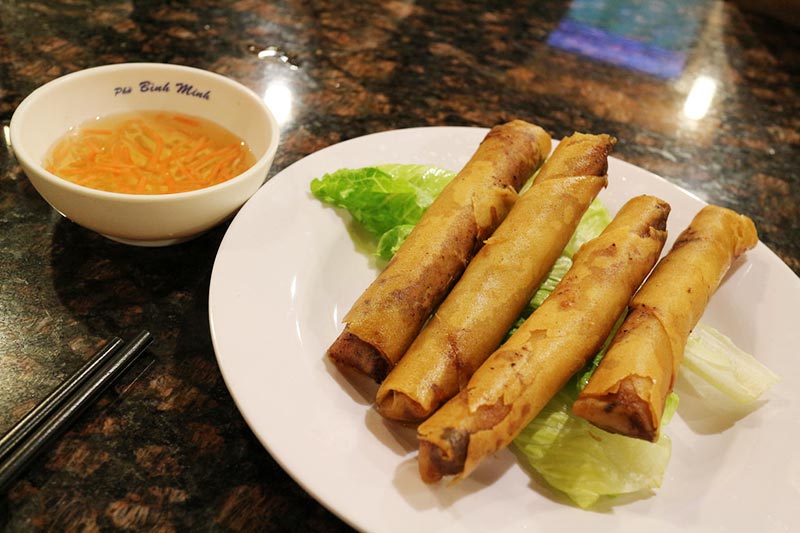 Rolo de primavera frito - Comida de Myanmar