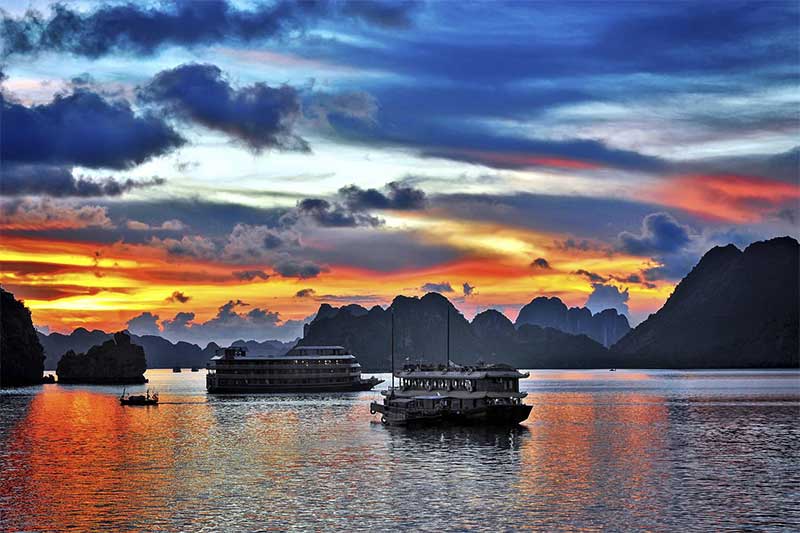 Baía de Halong, Vietnã Baía de Halong, Vietnã