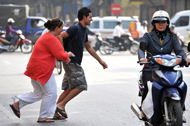 atravessa a rua não é fácil