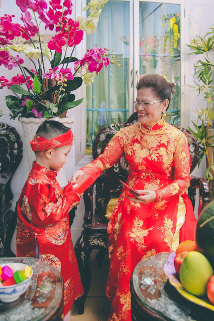 Ferias no vietnã "Dinheiro sorte" - lì xì (em vietnamita)
