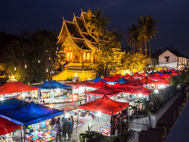 Mercado nocturno de Luang Prabang Mercado nocturno de Luang Prabang