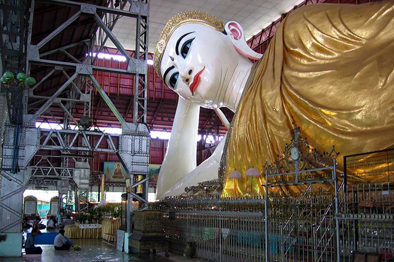 Chaukhtatgyi Paya - Buda Reclinado - Yangon Chaukhtatgyi Paya - Buda Reclinado - Viagens para Myanmar