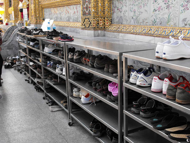 Tira os sapatos antes de entrar nos templos