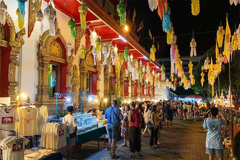 Mercado de Rua de Passeio, Chiang Mai Mercado de Rua de Passeio, Chiang Mai