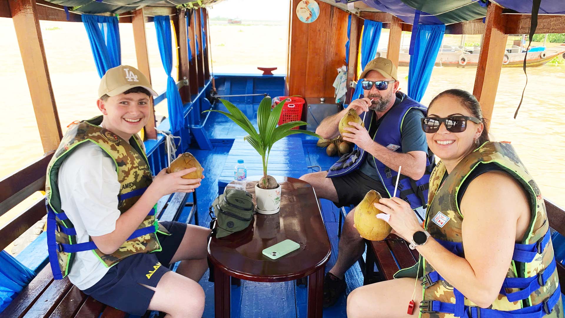 Traveller of Viajeindochina - NATF286