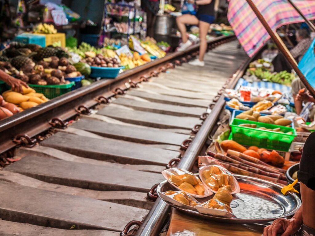 Mercado de Maeklong (El mercado del tren)