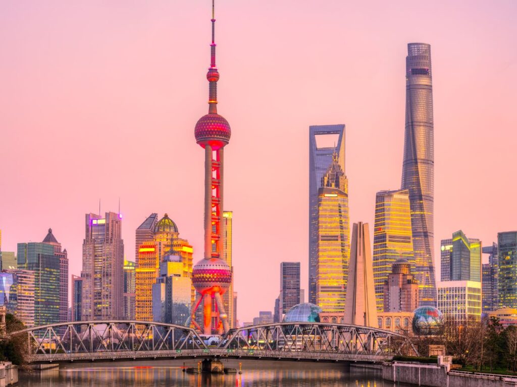 Shanghái al amanecer: la Torre Perla Oriental y el skyline de Pudong