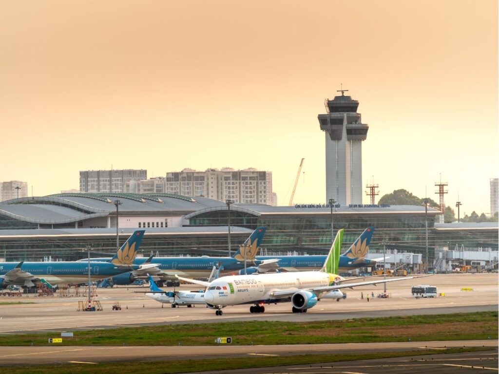 Aviones en el aeropuerto internacional de Tan Son Nhat, en Ciudad Ho Chi Minh
