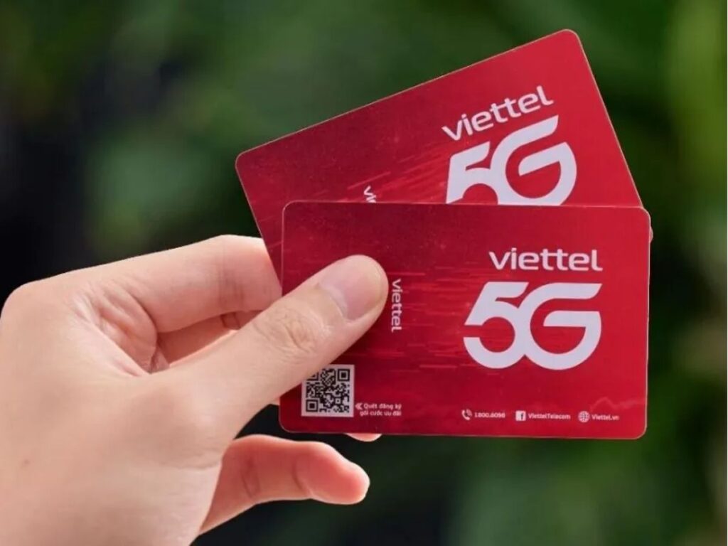 Tarjetas SIM de Viettel 5G en la mano